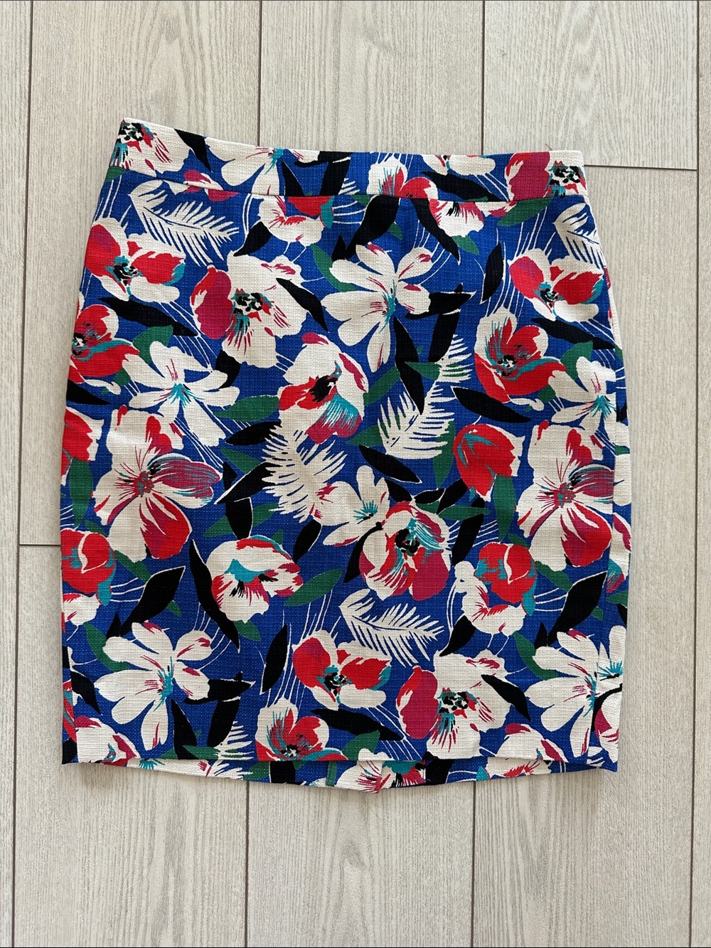 J Crew Vibrant Blue Floral Pencil Skirt size 2P